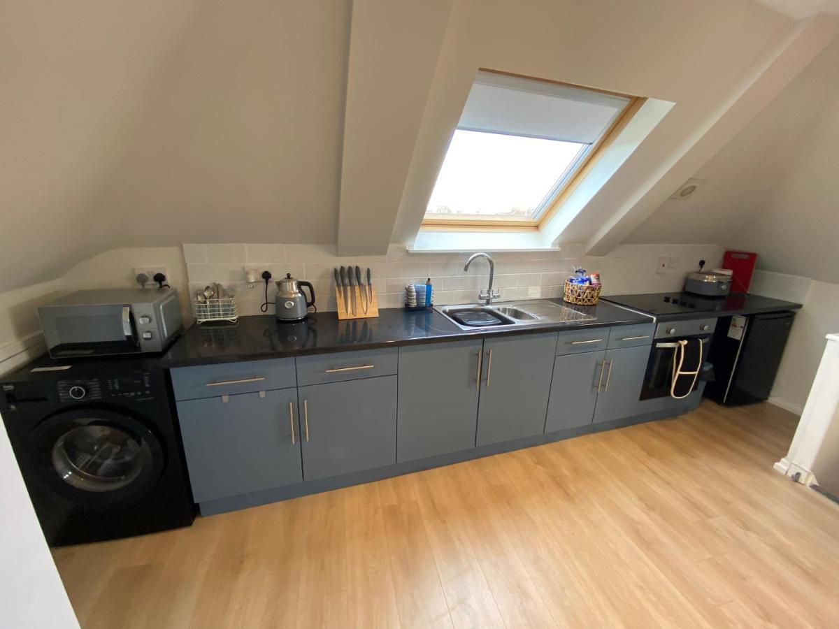 Lovely Spacious Loft Close To Train Station Worthing Exterior photo